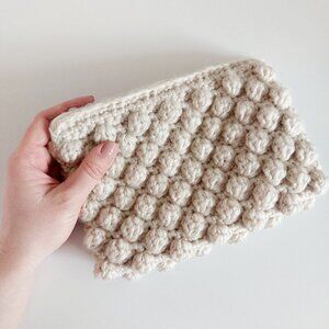 NWOT Handmade Knit Yarn Makeup Travel Bag Pouch Floral Beige